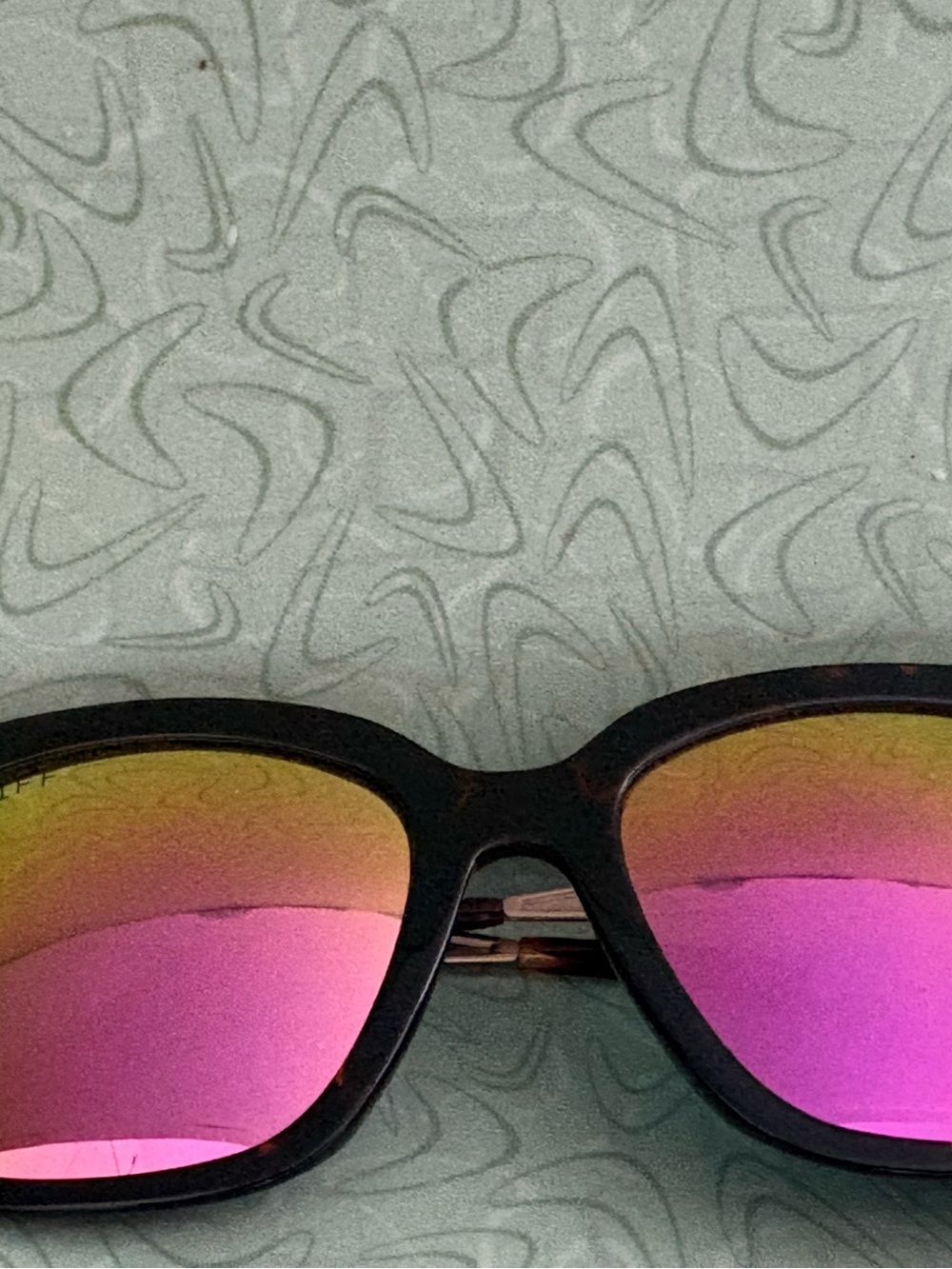 NWOT DIFF Eyewear Bella Sunglasses Matte Black Pink Purple Mirror